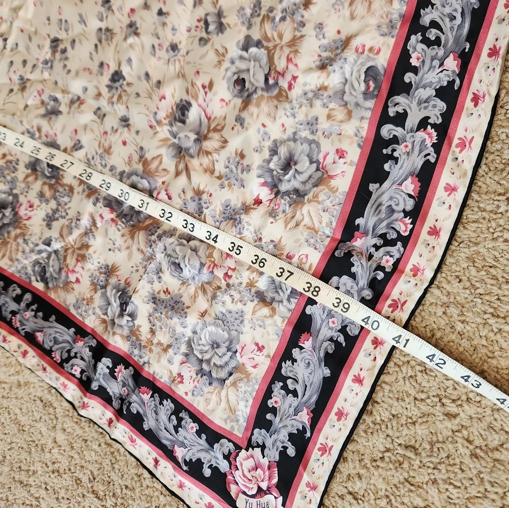 Yu‎ Hua 100% Silk Floral Scarf
